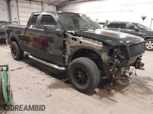 2006 Ford F-150 XLT with VIN 1FTPX14V66NB67190, listed as a IAAI auction lot 41152278 with 260,036 mi miles. Bid and sale history available at carsss.com. Image 1.