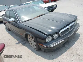 2004 Jaguar XJ Vanden Plas z VIN SAJWA74C04SG30314, wystawiony jako IAAI lot #42320070 z przebiegiem 110 864 mil mil oraz . Historia ofert i sprzedaży dostępna na DreamBid. Obrazek 1.
