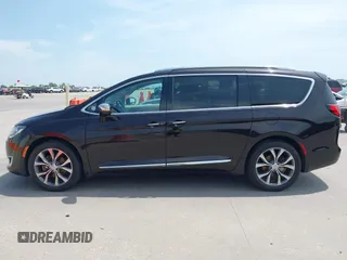 2017 Chrysler Pacifica Limited with VIN 2C4RC1GG8HR583927, listed as a IAAI auction lot 42062739 with 159,234 mi miles and . Bid and sale history available at DreamBid. Image 14.