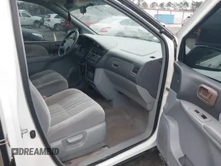 2000 Toyota Sienna CE z VIN 4T3ZF19C4YU209032, wystawiony jako IAAI lot #41067172 z przebiegiem 242 380 mil mil oraz . Historia ofert i sprzedaży dostępna na DreamBid. Obrazek 5.