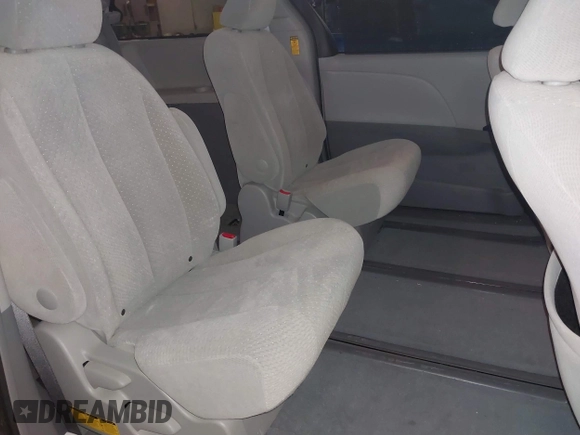 2014 Toyota Sienna LE with VIN 5TDJK3DC9ES071870, listed as a IAAI auction lot 41133491 with 82,134 mi miles. Bid and sale history available at carsss.com. Image 8.