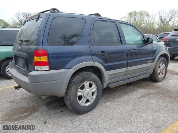 2002 Ford Escape XLT Choice with VIN 1FMYU03122KB98126, listed as a IAAI auction lot 41931702 with 225,401 mi miles. Bid and sale history available at carsss.com. Image 4.