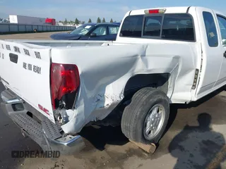 2006 GMC Canyon z VIN 1GTCS198X68248403, wystawiony jako IAAI lot #41733894 z przebiegiem 123 110 mil mil oraz . Historia ofert i sprzedaży dostępna na DreamBid. Obrazek 6.