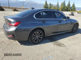 2019 BMW 3 Series 330i z VIN WBA5R1C57KFH22056, wystawiony jako Copart lot #49896985 z przebiegiem 58 311 mil mil oraz Szkody całkowita. Historia ofert i sprzedaży dostępna na DreamBid. Obrazek 3.