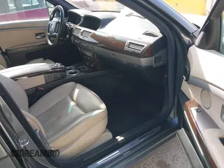 2007 BMW 7 Series 750i with VIN WBAHL83507DT08334, listed as a IAAI auction lot 42101186 with 202,353 mi miles and . Bid and sale history available at carsss.com. Image 5.