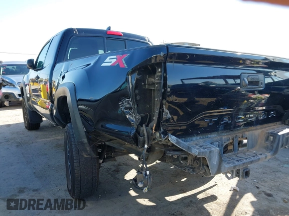 2020 Toyota Tacoma SR z VIN 3TYRZ5CN7LT000455, wystawiony jako IAAI lot #42313072 z przebiegiem 43 815 mil mil oraz . Historia ofert i sprzedaży dostępna na DreamBid. Obrazek 6.