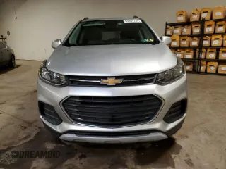 2020 Chevrolet Trax LS with VIN 3GNCJKSB9LL218067, listed as a Copart auction lot 63389735 with 32,555 mi miles and Salvage title. Bid and sale history available at DreamBid. Image 5.