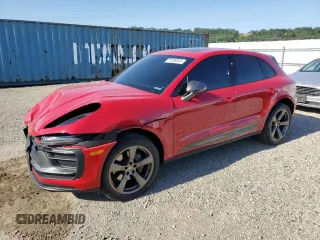2023 Porsche Macan z VIN WP1AA2A53PLB21801, wystawiony jako Copart lot #55180045 z przebiegiem 14 342 mil mil oraz Szkoda całkowita • Salvage title. Historia ofert i sprzedaży dostępna na DreamBid. Obrazek 1.