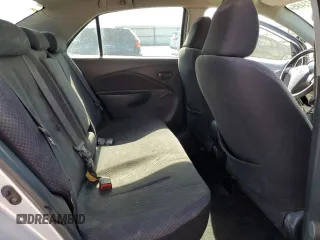 2008 Toyota Yaris z VIN JTDBT923284014501, wystawiony jako Copart lot #59323495 z przebiegiem 425 328 mil mil oraz Czysty tytuł • Clean title. Historia ofert i sprzedaży dostępna na DreamBid. Obrazek 10.