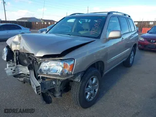 2007 Toyota Highlander w/3rd Row with VIN JTEEP21A570221670, listed as a IAAI auction lot 41250577 with 55,512 mi miles. Bid and sale history available at carsss.com. Image 2.