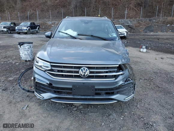 2024 Volkswagen Tiguan SEL R-Line with VIN 3VV4B7AX9RM160230, listed as a Copart auction lot 41581845 with 295 mi miles and Salvage Title. Bid and sale history available at carsss.com. Image 5.
