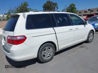 2005 Honda Odyssey EX-L with VIN 5FNRL38605B045246, listed as a IAAI auction lot 42183883 with 164,072 mi miles and . Bid and sale history available at carsss.com. Image 4.