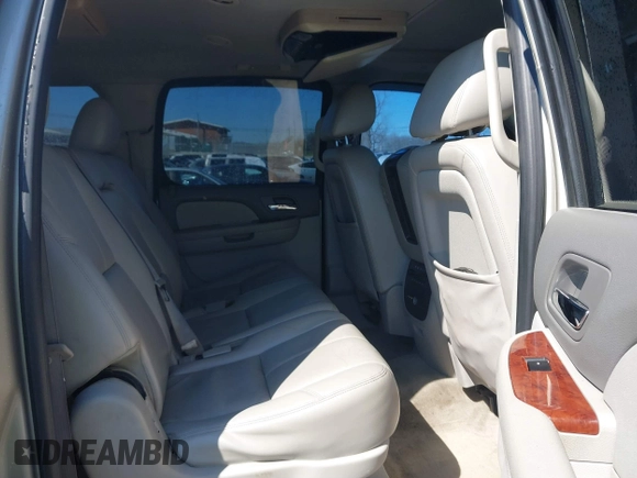 2014 Chevrolet Suburban LT with VIN 1GNSCJE07ER120130, listed as a IAAI auction lot 41792310 with 238,313 mi miles. Bid and sale history available at carsss.com. Image 8.