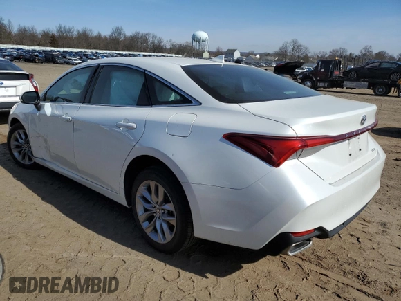 2022 Toyota Avalon XLE z VIN 4T1JZ1FBXNU071758, wystawiony jako Copart lot #42793923 z przebiegiem 32 090 mil mil oraz . Historia ofert i sprzedaży dostępna na DreamBid. Obrazek 2.