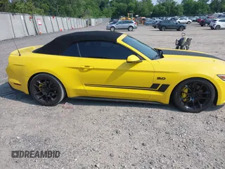 2015 Ford Mustang GT Premium z VIN 1FATP8FF9F5323726, wystawiony jako IAAI lot #42479740 z przebiegiem 68 581 mil mil oraz . Historia ofert i sprzedaży dostępna na DreamBid. Obrazek 6.