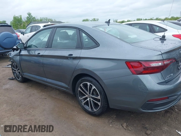 2024 Volkswagen Jetta Sport z VIN 3VWBM7BUXRM034024, wystawiony jako IAAI lot #42242892 z przebiegiem 7 996 mil mil oraz . Historia ofert i sprzedaży dostępna na DreamBid. Obrazek 15.