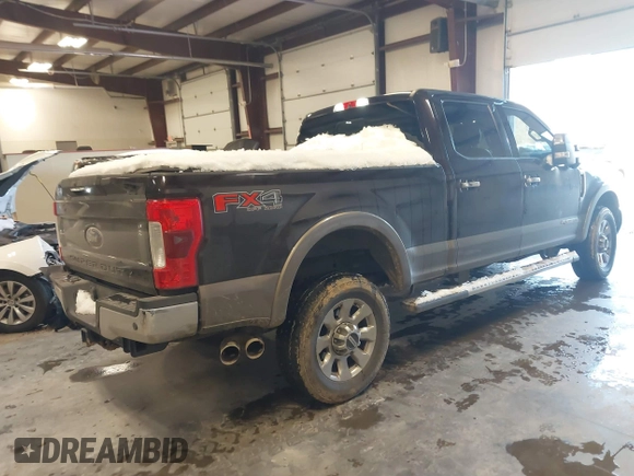 2018 Ford Super Duty F-250 SRW XL with VIN 1FT7W2BT3JEB00064, listed as a IAAI auction lot 41331775 with 171,569 mi miles. Bid and sale history available at carsss.com. Image 4.