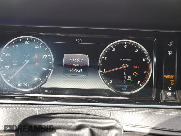 2017 Mercedes-Benz S 550 z VIN WDDUG8FB7HA324174, wystawiony jako Copart lot #79862674 z przebiegiem 157 624 mil mil oraz Nie do naprawy • Non repairable. Historia ofert i sprzedaży dostępna na DreamBid. Obrazek 9.
