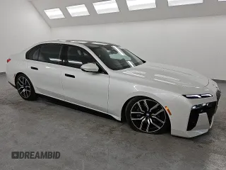 2024 BMW 7 Series 740i xDrive with VIN WBA33EH0XRCS76295, listed as a Copart auction lot 88346485 with 10,423 mi miles and Clean Title. Bid and sale history available at carsss.com. Image 4.