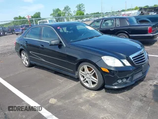 2010 Mercedes-Benz E 350 Luxury z VIN WDDHF8HB7AA220243, wystawiony jako IAAI lot #42510822 z przebiegiem 209 283 mil mil oraz . Historia ofert i sprzedaży dostępna na DreamBid. Obrazek 1.