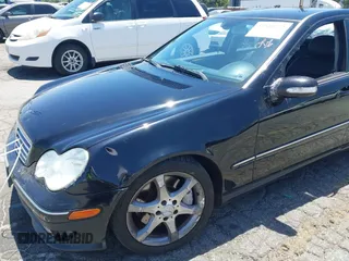 2007 Mercedes-Benz C 230 Sport z VIN WDBRF52HX7F888302, wystawiony jako IAAI lot #42539712 z przebiegiem 151 263 mil mil oraz . Historia ofert i sprzedaży dostępna na DreamBid. Obrazek 13.