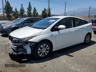 2020 Toyota Prius LE z VIN JTDKARFP1L3153889, wystawiony jako Copart lot #58155245 z przebiegiem 27 859 mil mil oraz Szkoda całkowita • Salvage title. Historia ofert i sprzedaży dostępna na DreamBid. Obrazek 1.
