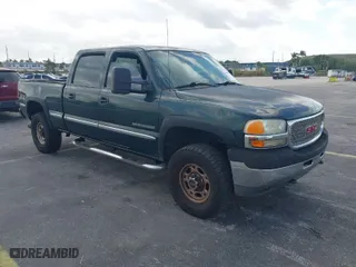 2002 GMC Sierra 2500HD SLE with VIN 1GTHK23U82F140840, listed as a IAAI auction lot 41901801 with 227,078 mi miles. Bid and sale history available at carsss.com. Image 1.