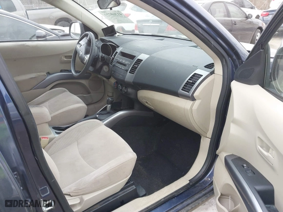2007 Mitsubishi Outlander ES with VIN JA4MS31X37Z012460, listed as a IAAI auction lot 41369777 with 174,722 mi miles. Bid and sale history available at carsss.com. Image 5.