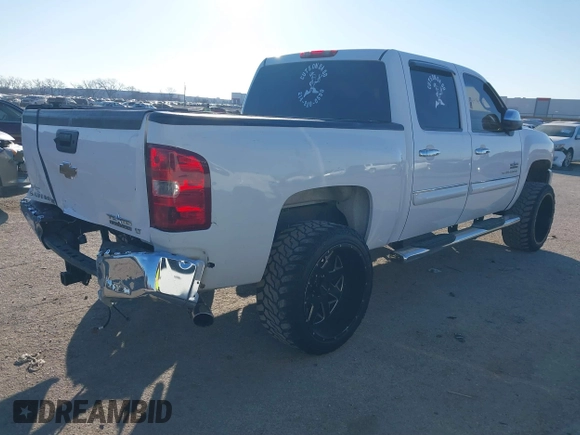 2009 Chevrolet Silverado 1500 LT with VIN 3GCEC23J89G284239, listed as a IAAI auction lot 41394941 with 341,236 mi miles. Bid and sale history available at carsss.com. Image 4.