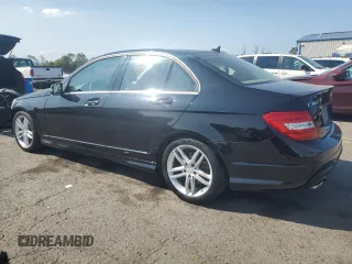 2013 Mercedes-Benz C 300 Sport z VIN WDDGF8AB2DG104911, wystawiony jako Copart lot #71530664 z przebiegiem 125 565 mil mil oraz Szkoda całkowita • Salvage title. Historia ofert i sprzedaży dostępna na DreamBid. Obrazek 2.
