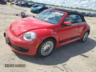 2013 Volkswagen Beetle 2.5L z VIN 3VW5P7AT7DM827593, wystawiony jako Copart lot #56354885 z przebiegiem 76 619 mil mil oraz Szkoda całkowita • Salvage title. Historia ofert i sprzedaży dostępna na DreamBid. Obrazek 1.