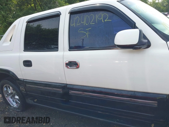 2003 Chevrolet Avalanche with VIN 3GNEC13T93G320904, listed as a IAAI auction lot 42402192 with 140,728 mi miles and . Bid and sale history available at DreamBid. Image 13.
