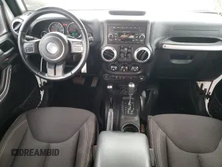 2015 Jeep Wrangler Unlimited Sahara z VIN 1C4BJWEG6FL627890, wystawiony jako Copart lot #58080945 z przebiegiem 145 941 mil mil oraz Szkoda całkowita • Salvage title. Historia ofert i sprzedaży dostępna na DreamBid. Obrazek 8.