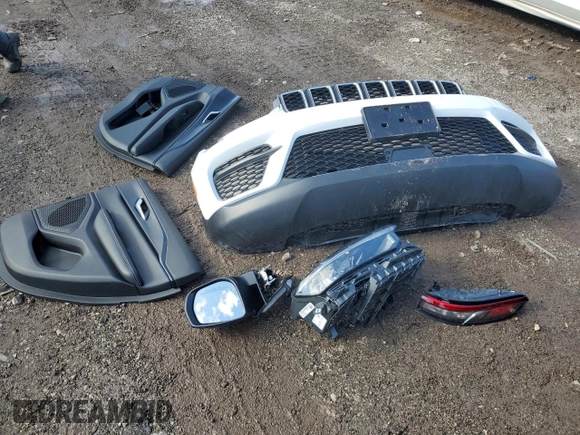 2024 Jeep Grand Cherokee Laredo with VIN 1C4RJHAG6RC263006, listed as a Copart auction lot 52301705 with 2,003 mi miles and Salvage title. Bid and sale history available at DreamBid. Image 15.