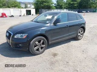 2010 Audi Q5 Premium Plus z VIN WA1LKAFP4AA058751, wystawiony jako IAAI lot #42414738 z przebiegiem 152 771 mil mil oraz . Historia ofert i sprzedaży dostępna na DreamBid. Obrazek 2.