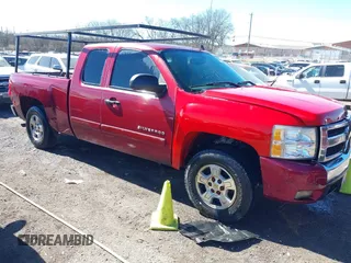 2007 Chevrolet Silverado 1500 LT w/1LT with VIN 2GCEC19C071686992, listed as a IAAI auction lot 41602817 with 395,297 mi miles. Bid and sale history available at carsss.com. Image 1.