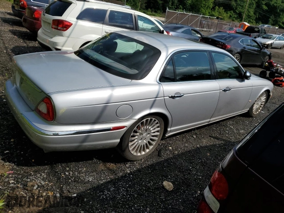 2006 Jaguar XJ Vanden Plas z VIN SAJWA82B46SG49807, wystawiony jako Copart lot #58930685 z przebiegiem 116 710 mil mil oraz Szkoda całkowita • Salvage title. Historia ofert i sprzedaży dostępna na DreamBid. Obrazek 3.