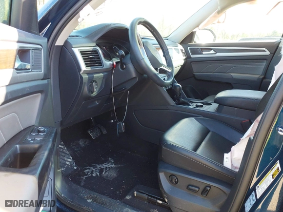 2021 Volkswagen Atlas 3.6L V6 SE w/Technology with VIN 1V2KR2CA6MC564513, listed as a IAAI auction lot 41582367 with 39,337 mi miles. Bid and sale history available at carsss.com. Image 5.