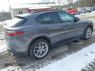 2019 Alfa Romeo Stelvio z VIN ZASPAKAN5K7C49428, wystawiony jako IAAI lot #41590351 z przebiegiem 60 052 mil mil oraz . Historia ofert i sprzedaży dostępna na DreamBid. Obrazek 4.