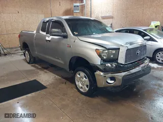 2007 Toyota Tundra SR5 with VIN 5TFBV541X7X025225, listed as a IAAI auction lot 41565019 with 204,790 mi miles. Bid and sale history available at carsss.com. Image 1.