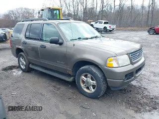 2005 Ford Explorer z VIN 1FMDU63W55UA10205, wystawiony jako IAAI lot #41956133 z przebiegiem 239 998 mil mil oraz . Historia ofert i sprzedaży dostępna na DreamBid. Obrazek 1.