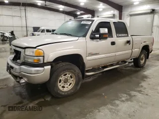 2005 GMC Sierra 2500HD SLT z VIN 1GTHK23275F945912, wystawiony jako Copart lot #84298424 z przebiegiem 241 490 mil mil oraz Szkoda całkowita • Salvage title. Historia ofert i sprzedaży dostępna na DreamBid. Obrazek 1.