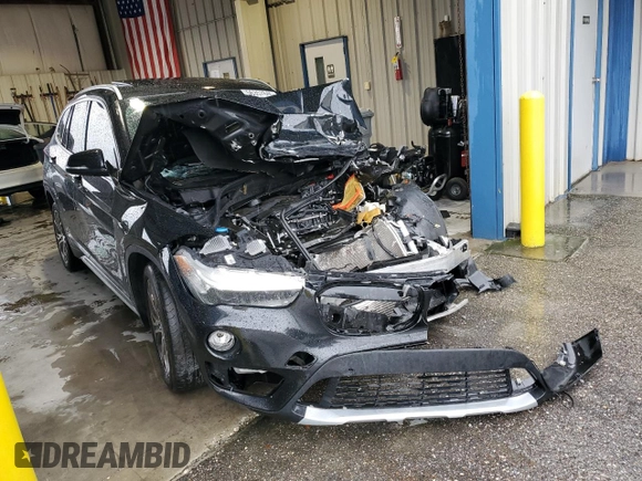 2017 BMW X1 xDrive28i z VIN WBXHT3Z39H4A57395, wystawiony jako Copart lot #56357845 z przebiegiem Nie podano mil oraz Szkoda całkowita • Salvage title. Historia ofert i sprzedaży dostępna na DreamBid. Obrazek 4.