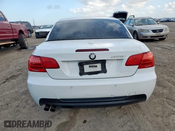 2012 BMW 3 Series 328i z VIN WBADW3C50CE822438, wystawiony jako Copart lot #61814435 z przebiegiem 153 078 mil mil oraz Czysty tytuł • Clean title. Historia ofert i sprzedaży dostępna na DreamBid. Obrazek 6.