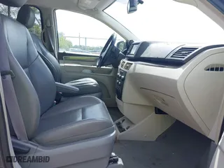 2010 Volkswagen Routan SE with VIN 2V4RW3D12AR186616, listed as a IAAI auction lot 42087154 with 90,735 mi miles. Bid and sale history available at carsss.com. Image 5.