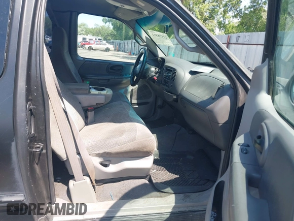 2000 Ford F-150 XL z VIN 2FTRX18L8YCA51967, wystawiony jako IAAI lot #42478391 z przebiegiem Nie podano mil oraz . Historia ofert i sprzedaży dostępna na DreamBid. Obrazek 5.