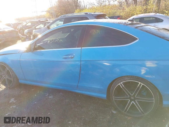 2014 Mercedes-Benz C 250 z VIN WDDGJ4HB8EG211556, wystawiony jako IAAI lot #40831987 z przebiegiem 98 958 mil mil oraz . Historia ofert i sprzedaży dostępna na DreamBid. Obrazek 14.