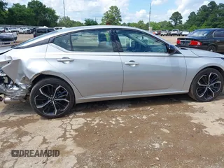 2024 Nissan Altima SR z VIN 1N4BL4CVXRN370456, wystawiony jako IAAI lot #42152499 z przebiegiem 30 007 mil mil oraz . Historia ofert i sprzedaży dostępna na DreamBid. Obrazek 13.