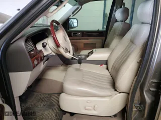 2004 Lincoln Navigator Luxury with VIN 5LMFU27R04LJ29755, listed as a Copart auction lot 86722214 with 121,737 mi miles and Salvage Title. Bid and sale history available at carsss.com. Image 7.