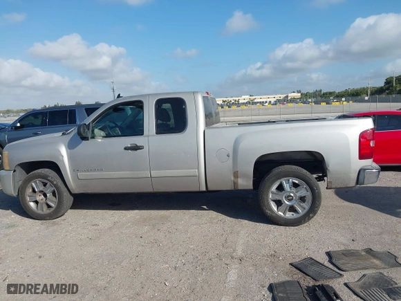 2008 Chevrolet Silverado 1500 LT w/1LT with VIN 2GCEC19JX81124243, listed as a IAAI auction lot 41568349 with 210,792 mi miles. Bid and sale history available at carsss.com. Image 14.